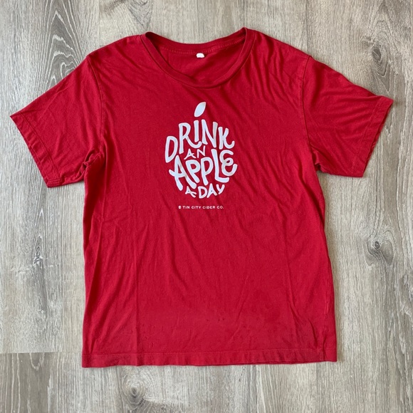 Vintage Red t-shirt graphic - Picture 1 of 4